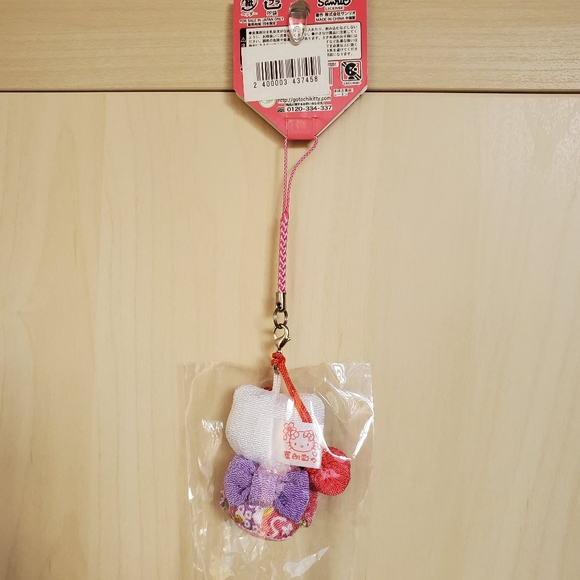Hello Kitty Keychain - Picture 3 of 4